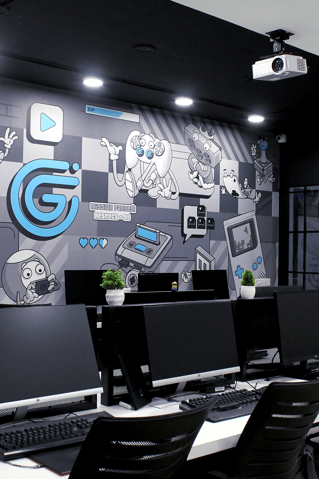 Gamecrio key art — an armoured game character surrounded by a controller, trophy, dice and poker chip.